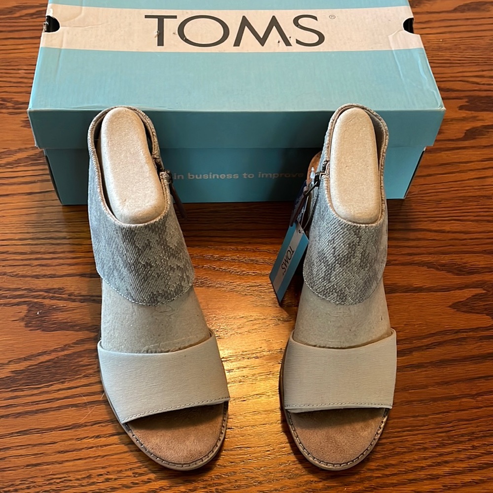 TOMS heel size 9